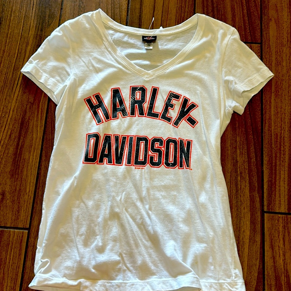 Harley Davidson white v neck Tshirt never warn size XS